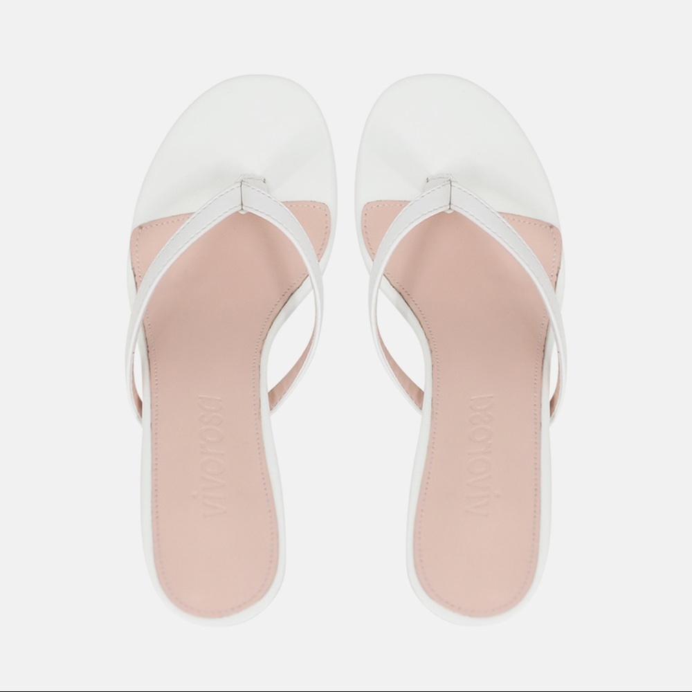 Women’s Rounded Toe Thong Mule Heeled Sandal in White Faux Leather - Picture 3 of 9